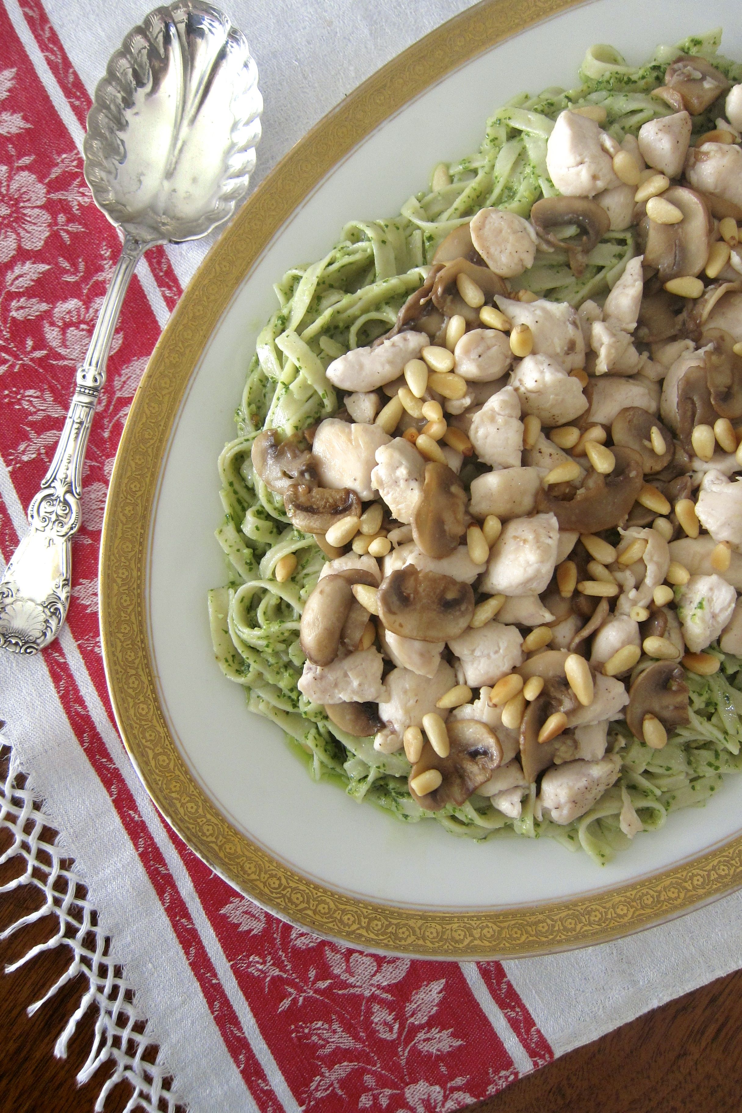Fettucini With Pesto, Chicken and Garlic Mushrooms