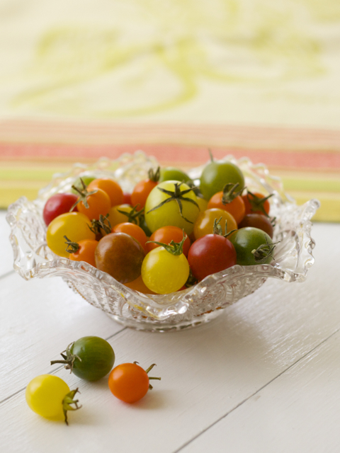 ferry tomatoes in dish