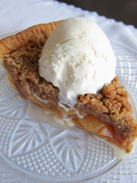 Deep Dish Apple Pie With French Crumb Topping