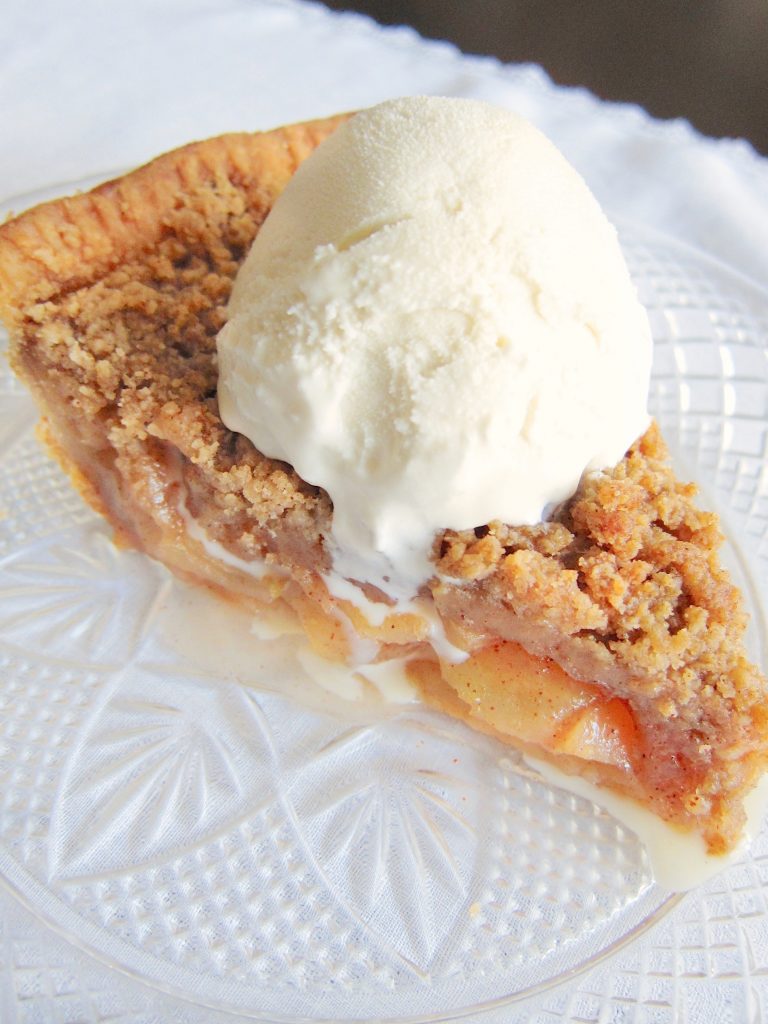 Deep Dish Apple Pie With French Crumb Topping