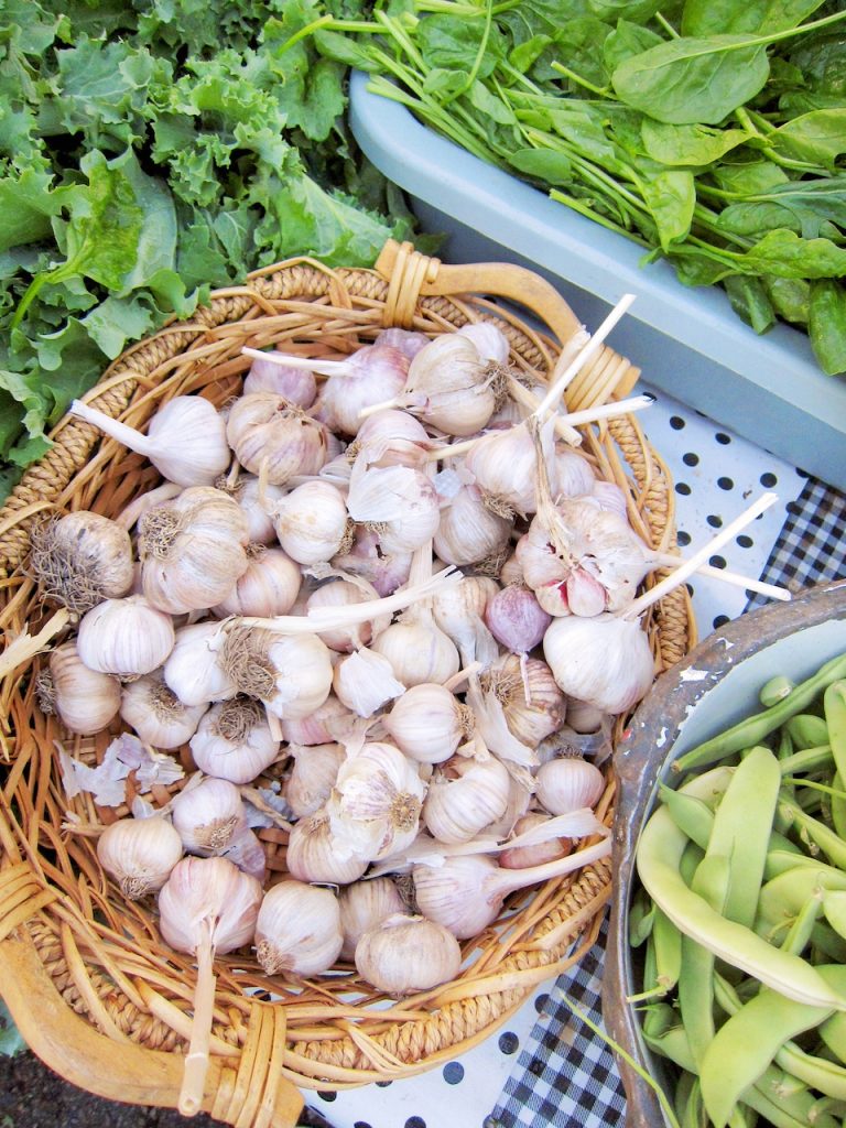 garlic and spinach at the farmers market