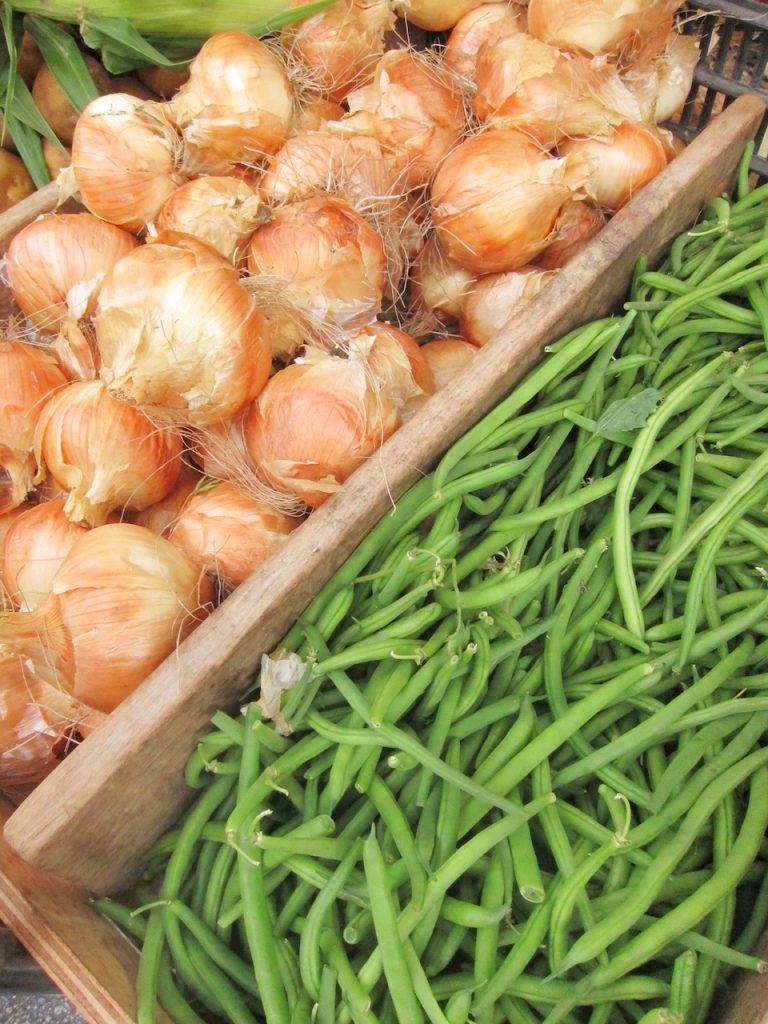 onions and green beans at the farmers market
