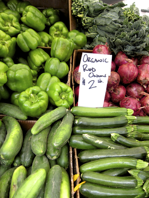 red onions at farmer's market