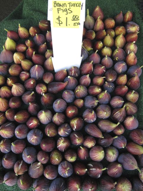 figs at the farmers market