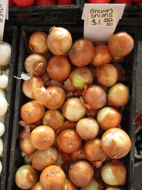 brown onions at farmer's market