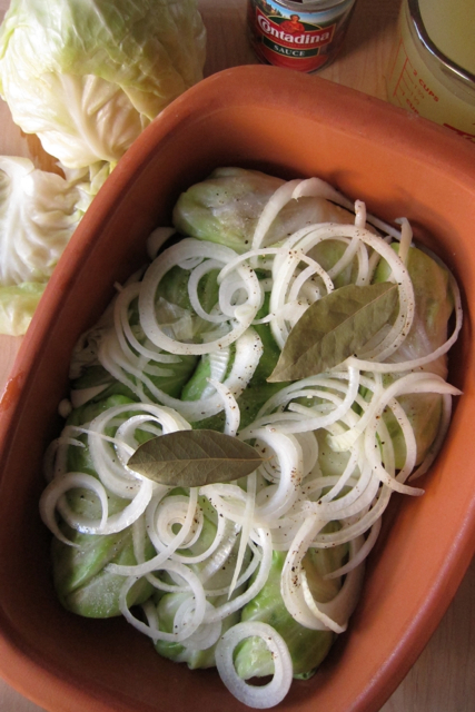 cabbage rolls in clay pot
