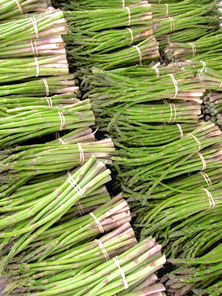 asparagus at the farmers market