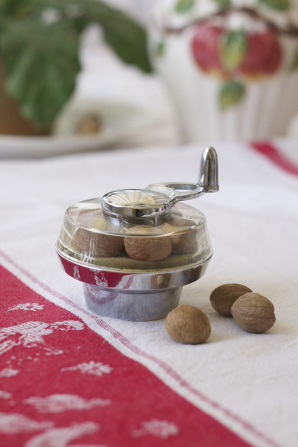 nutmeg grinder