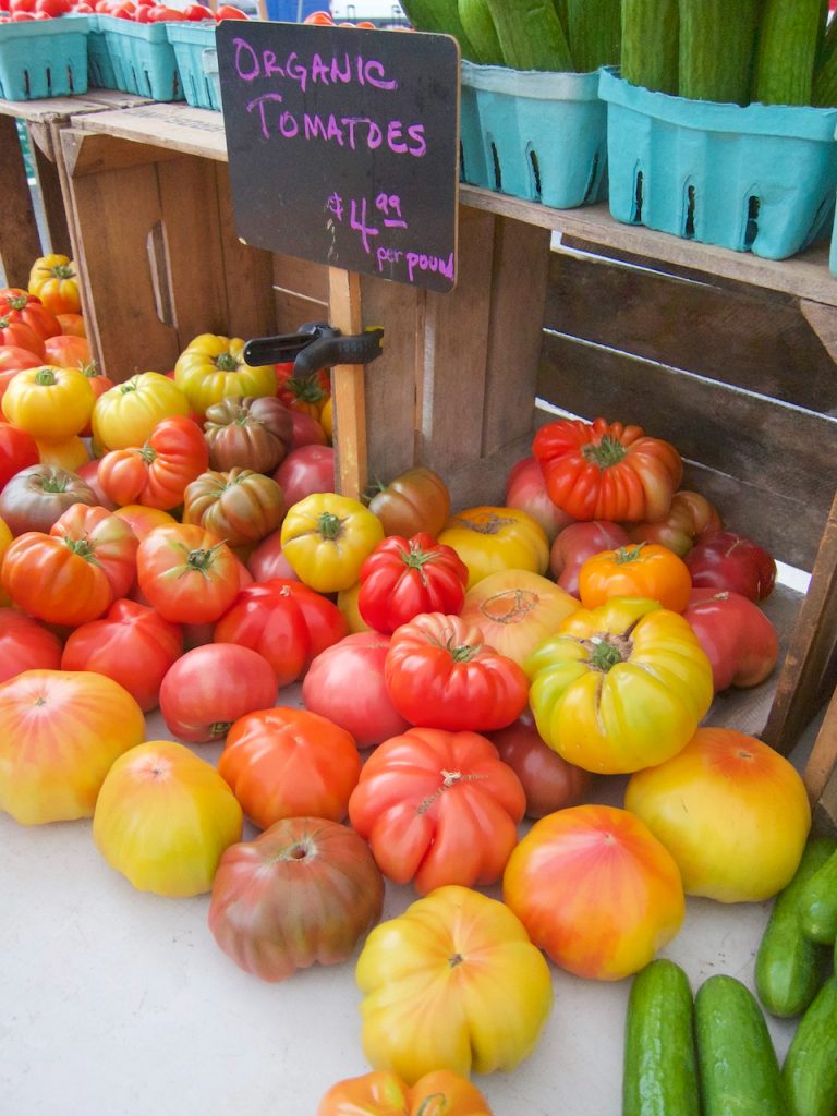 heirloom tomatoes at the farmers market