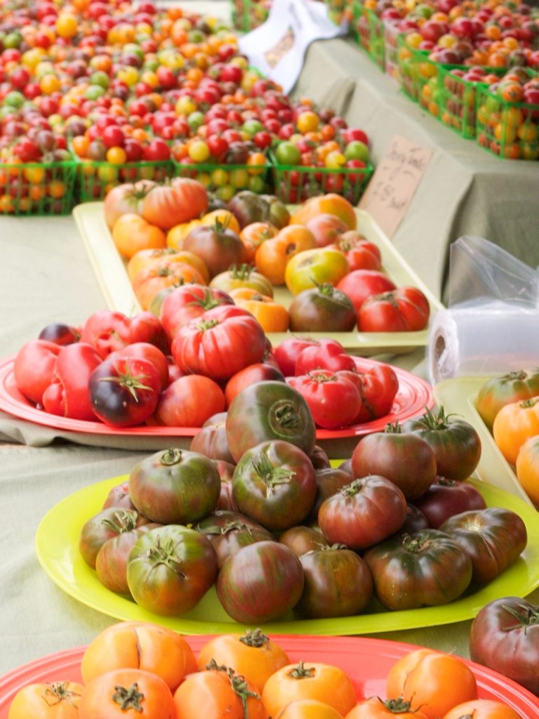 heirloom tomatoes at the farmer’s market