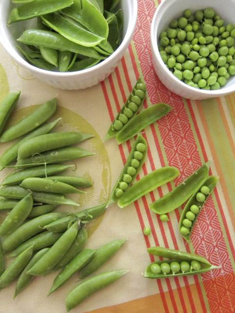 pea pods on dish towel