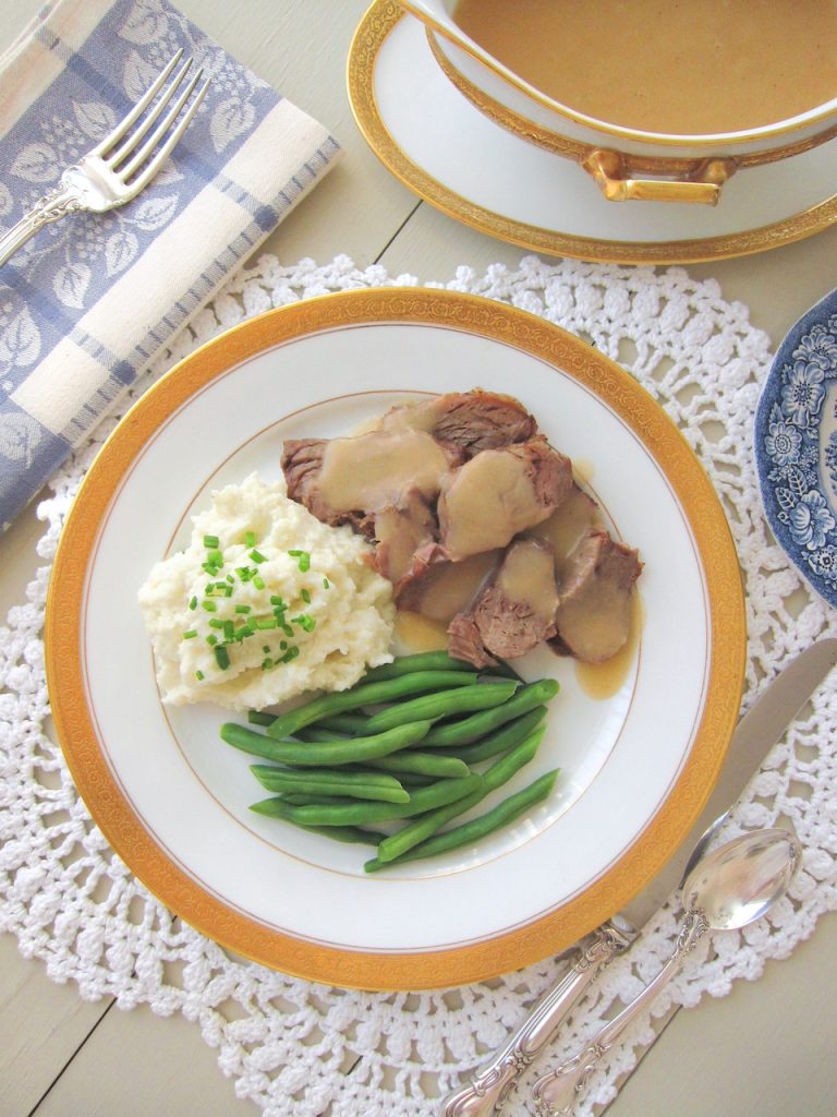 mashed cauliflower with pot roast and green beans