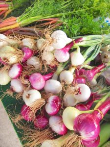 red onions at the farmers market