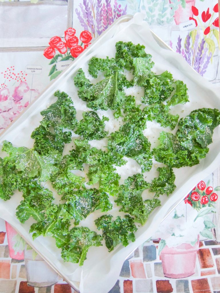 uncooked kale chips