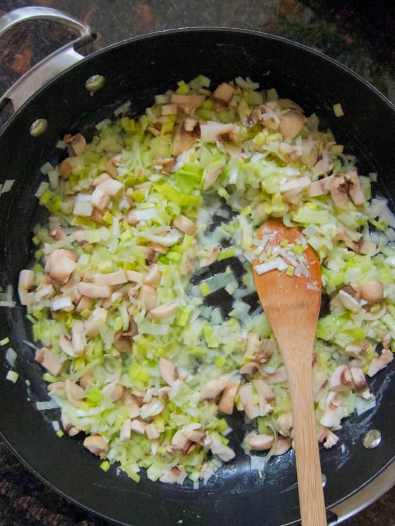 sautéing leeks and mushrooms
