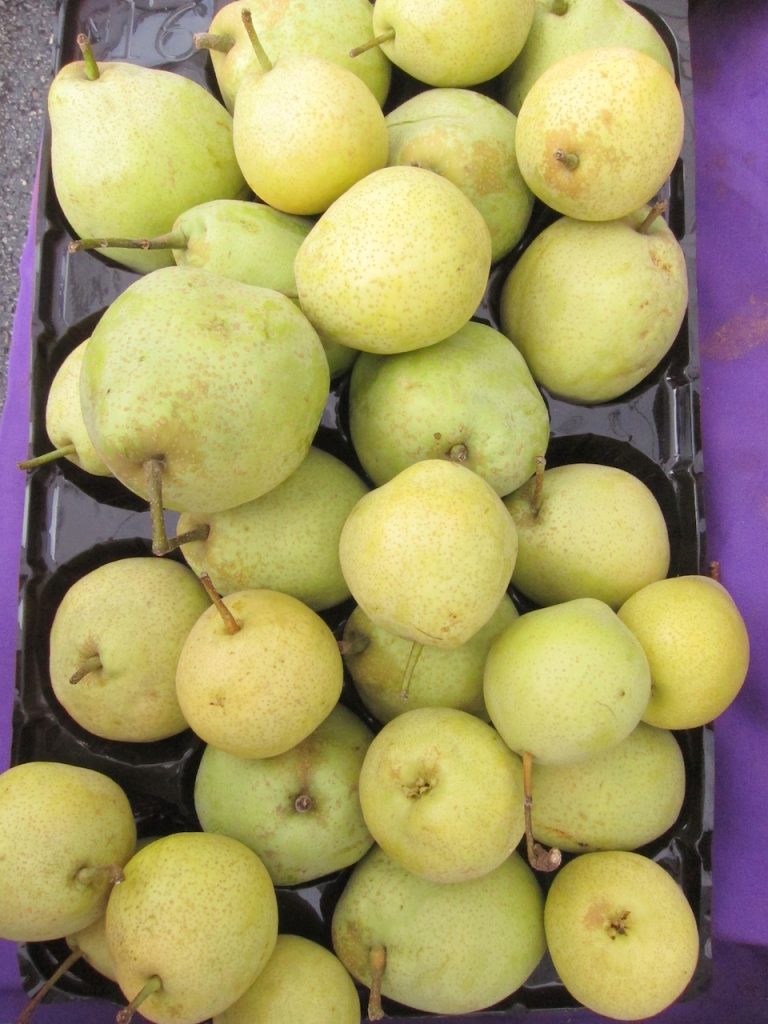 pears at farmers market