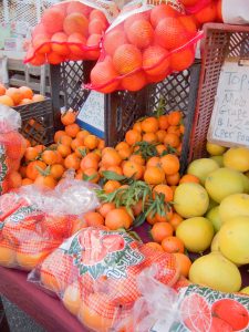 mandarin oranges at the farmers market