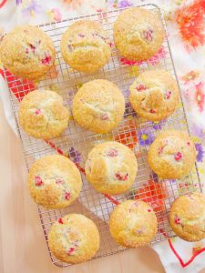 almond teacakes with raspberries