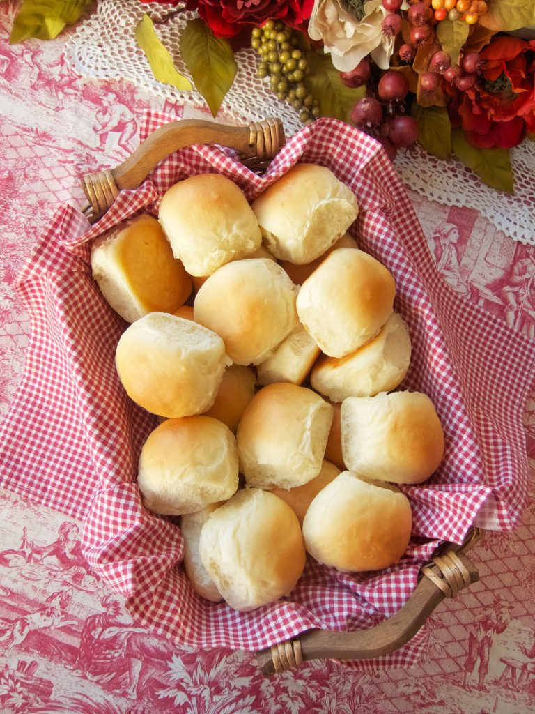 baked rolls in basket