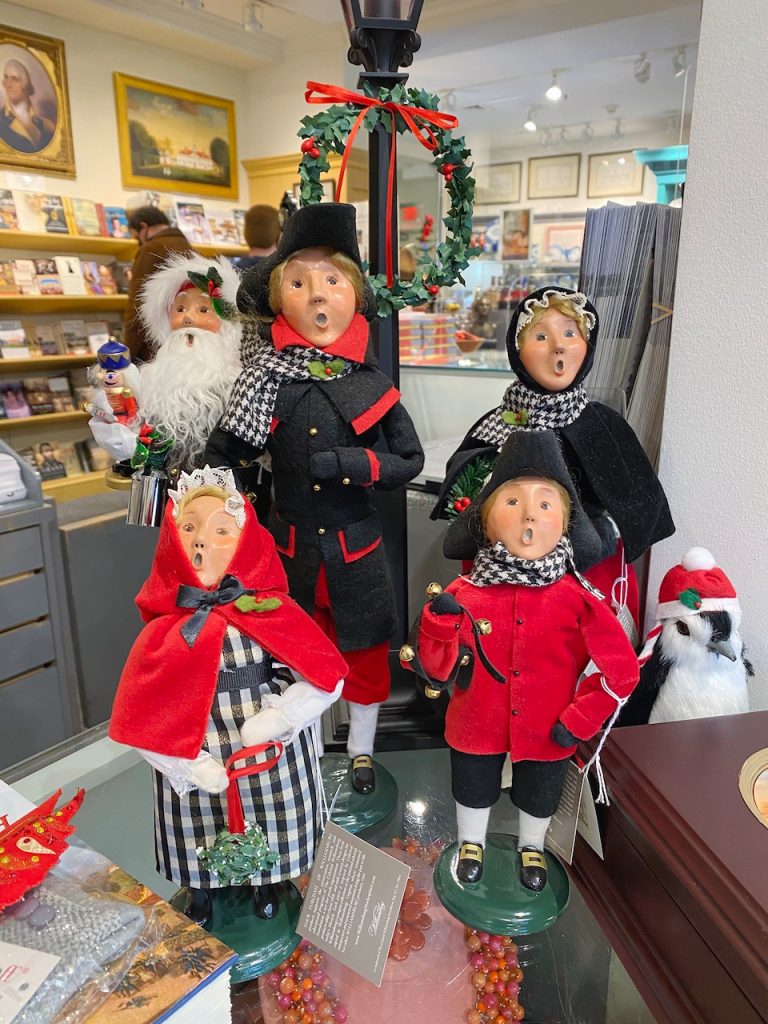 carolers in gift shop