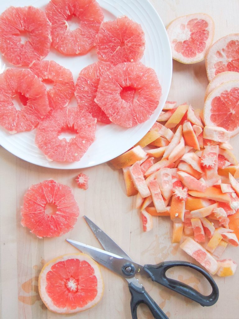 preparing the grapefruit